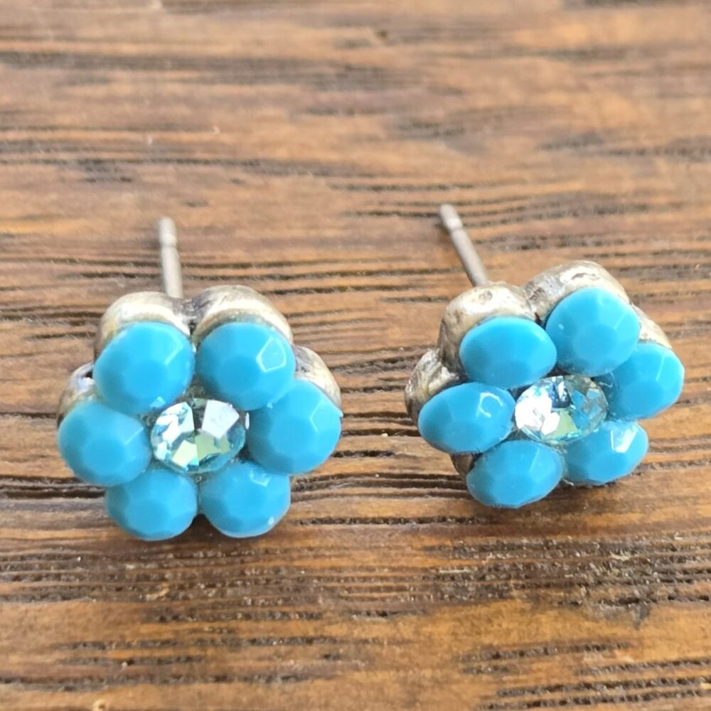 Blue flower stud earrings (turquoise?). Vintage.